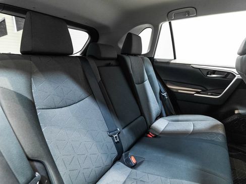 Used 2021 Toyota RAV4 XLE FWD image 31
