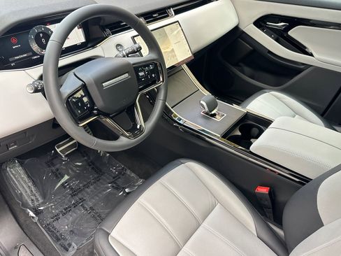 Used 2025 Land Rover Range Rover Evoque Dynamic SE image 9