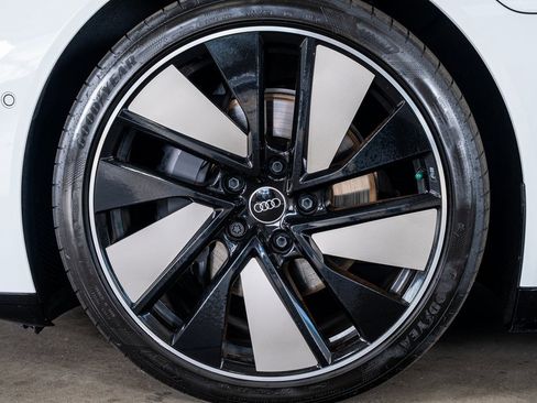 Used 2024 Audi e-tron GT Prestige image 10