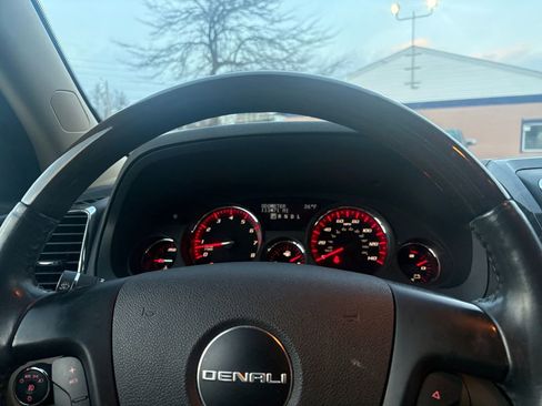 Used 2011 GMC Acadia Denali image 14