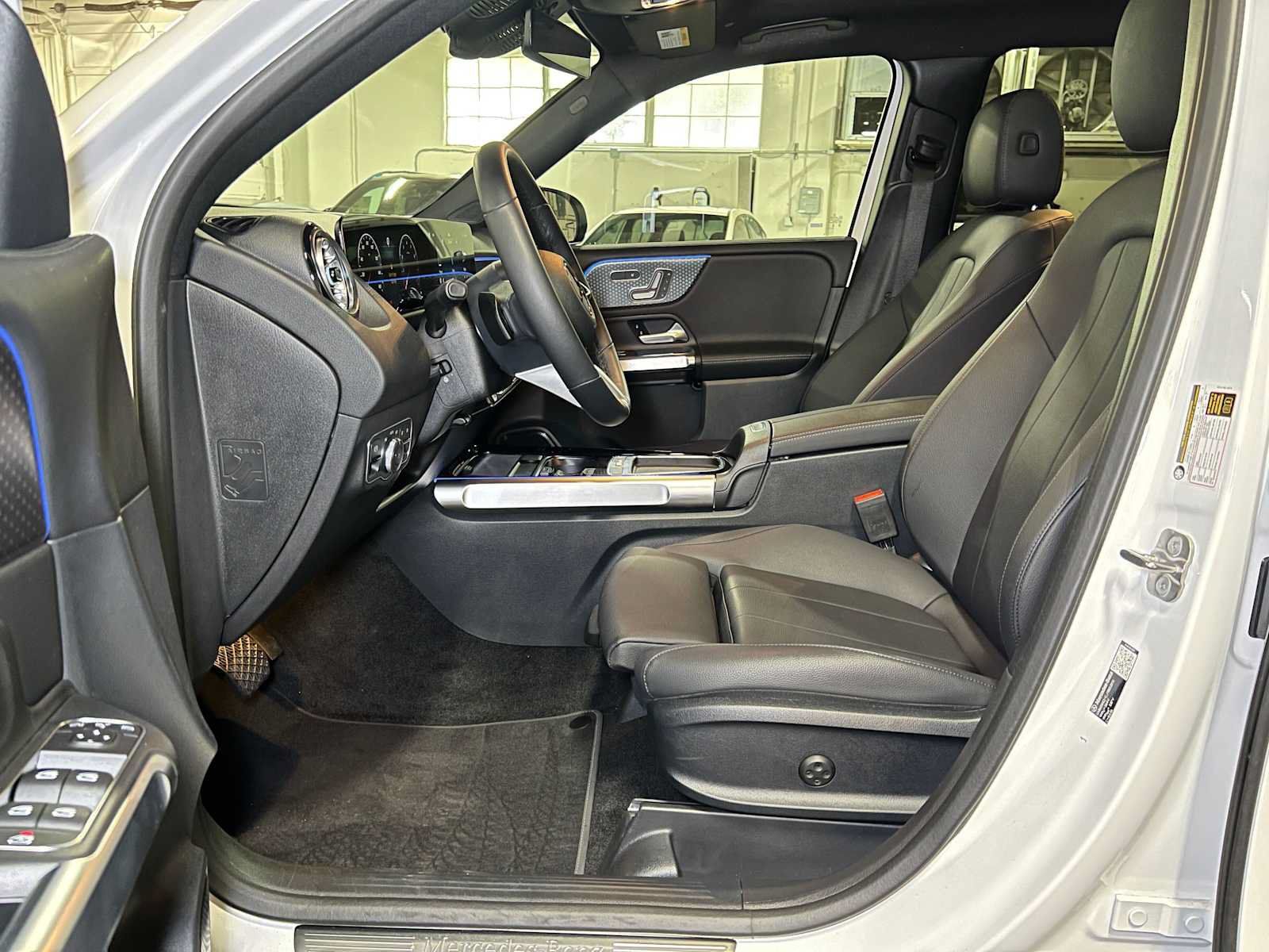 Used 2026 Mercedes-Benz GLB 250 4MATIC image 23