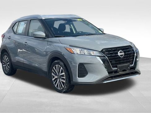 Certified 2023 Nissan Kicks SV image 3