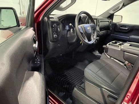 Used 2020 Chevrolet Silverado 1500 Custom w/ Custom Value Package image 17