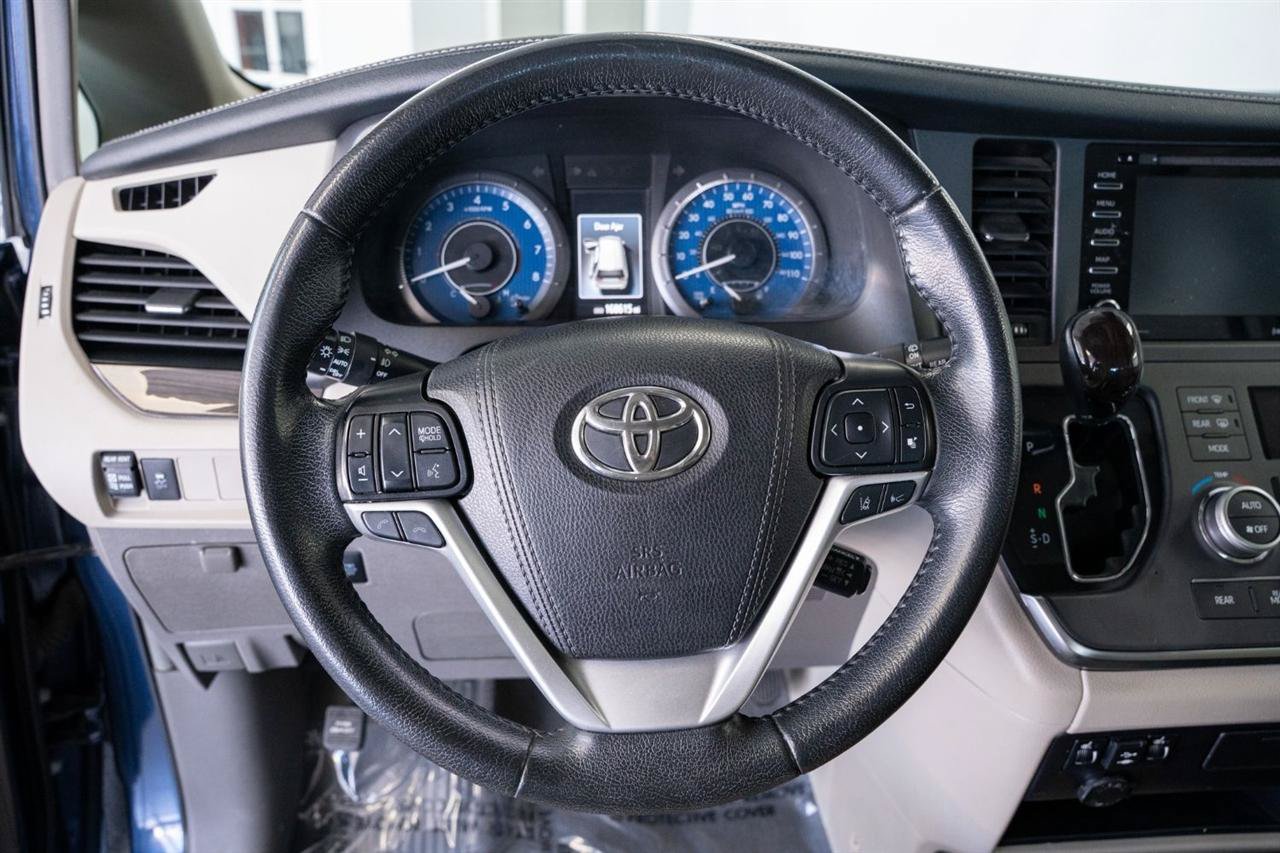 Used 2019 Toyota Sienna XLE AWD/4WD image 12