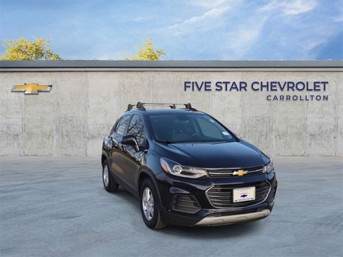Used 2021 Chevrolet Trax LT w/ Premium Seat Package image 2
