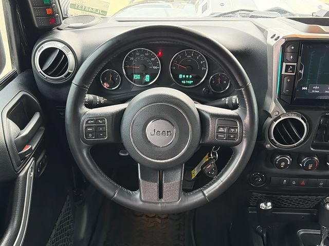 Used 2018 Jeep Wrangler Unlimited Rubicon w/ Connectivity Group AWD/4WD image 17
