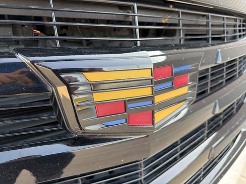 Used 2018 Cadillac Escalade Luxury AWD/4WD image 9