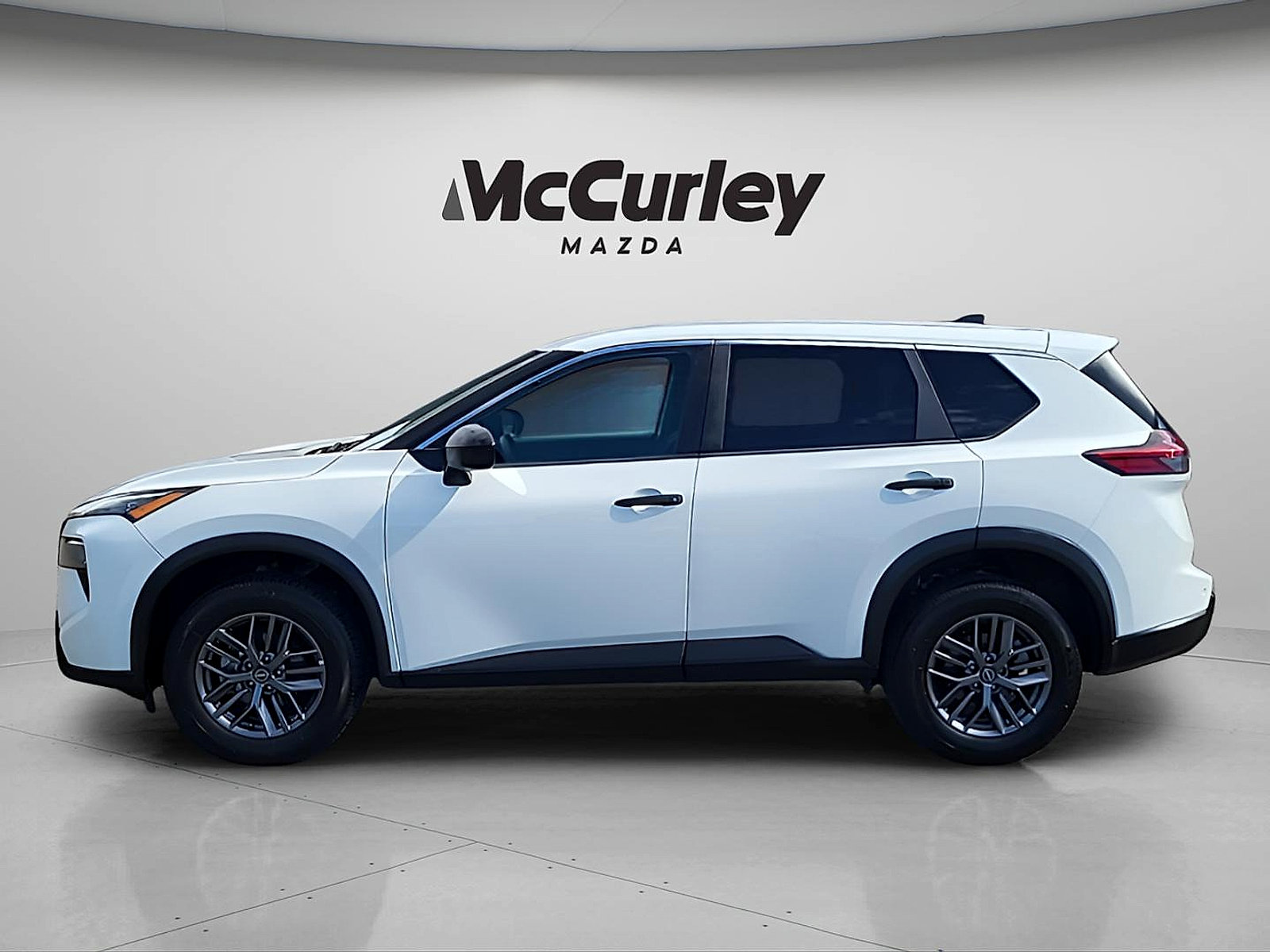 Used 2024 Nissan Rogue S AWD/4WD image 4