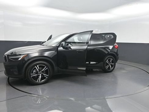Used 2023 Volvo XC40 B5 Core w/ Convenience Package AWD/4WD image 39