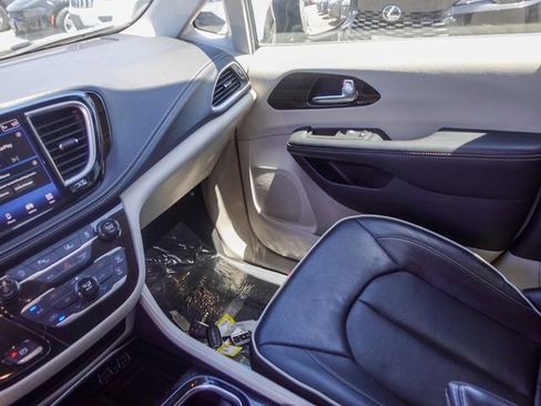 Used 2023 Chrysler Pacifica Limited FWD image 20