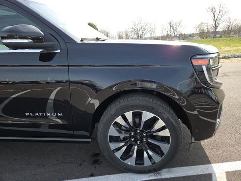 Used 2025 Ford Expedition Platinum w/ Driver's Package image 4