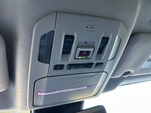 Used 2023 Toyota Highlander Limited image 32
