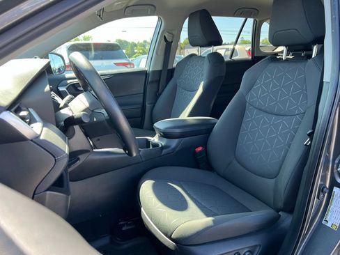 Used 2024 Toyota RAV4 XLE AWD/4WD image 18