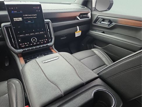 Certified 2025 GMC Yukon Denali image 13