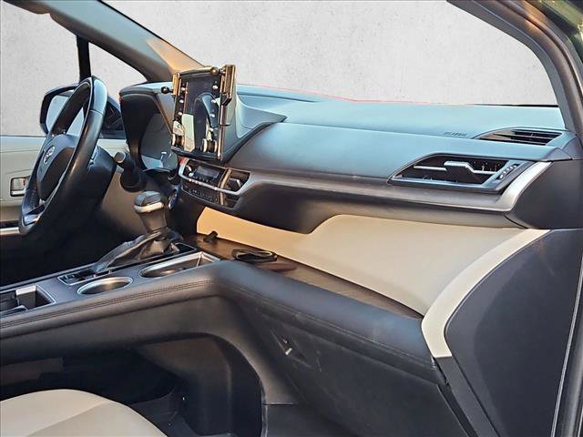Used 2021 Toyota Sienna XLE FWD image 18