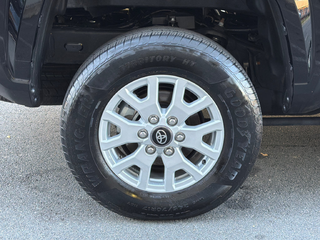 Used 2025 Toyota Tacoma SR5 AWD/4WD image 7