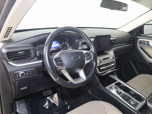 Used 2021 Ford Explorer XLT image 24