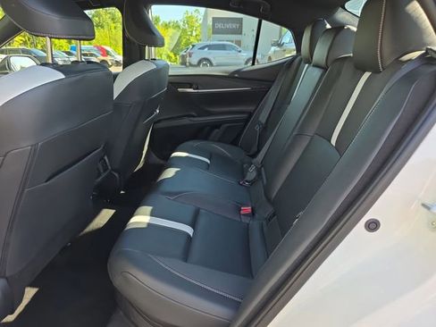 Used 2025 Toyota Camry SE FWD image 11