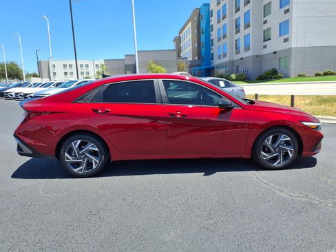 Certified 2025 Hyundai Elantra Sport FWD image 8