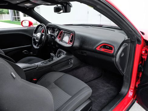 Used 2019 Dodge Challenger R/T RWD image 20