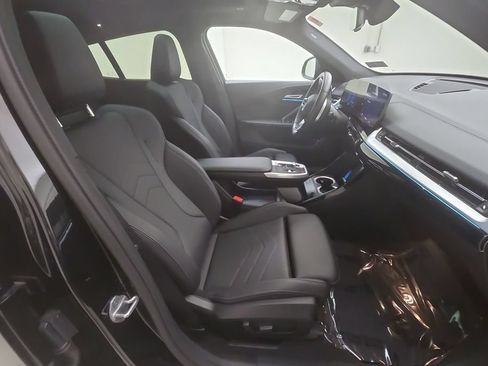 Used 2025 BMW X2 xDrive28i w/ M Sport Package AWD/4WD image 30