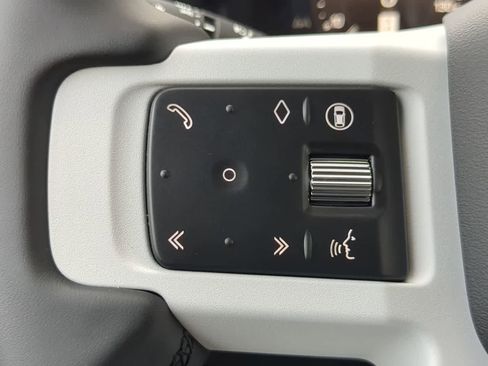 Used 2025 Land Rover Defender 110 S image 26