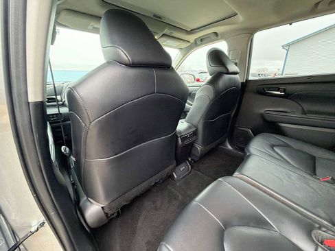 Used 2023 Toyota Highlander XLE image 15