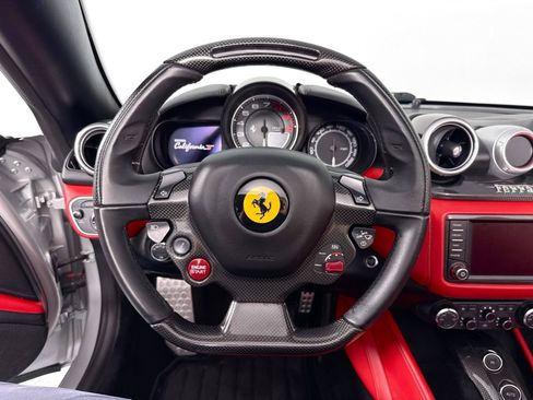 Used 2015 Ferrari California T RWD image 12