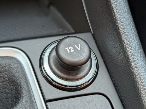 Certified 2025 Volkswagen Jetta Sport FWD image 33