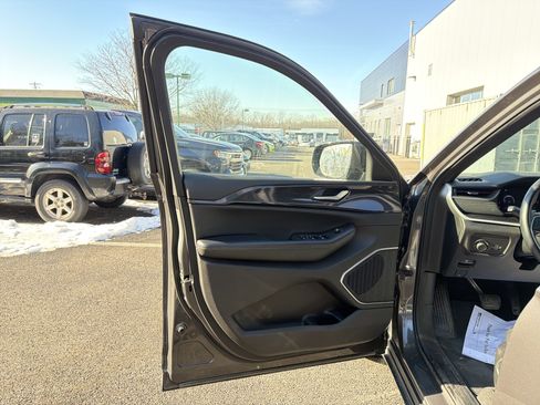 Used 2021 Jeep Grand Cherokee L Laredo image 11