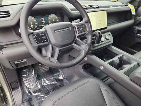 Used 2025 Land Rover Defender 130 S image 14
