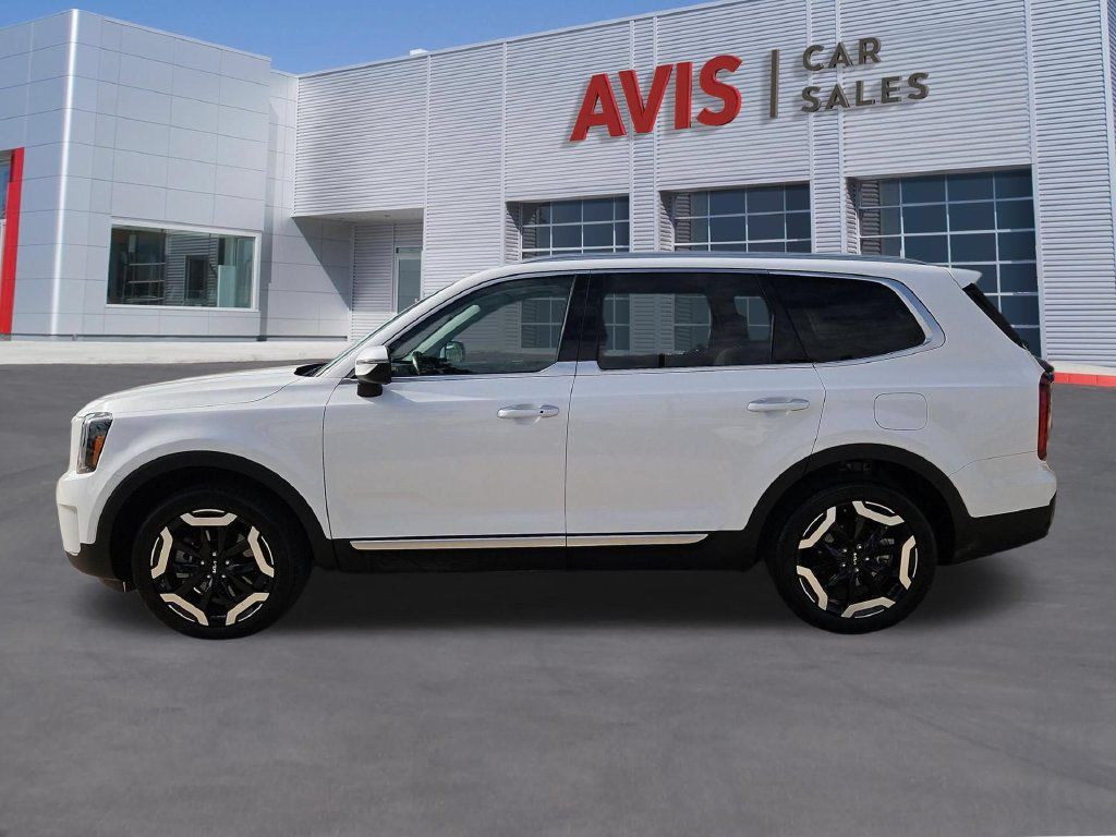 Used 2025 Kia Telluride S FWD image 10