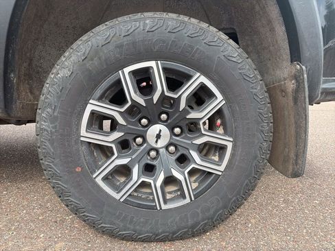 Used 2023 Chevrolet Colorado Z71 w/ Z71 Convenience Package 2 image 8