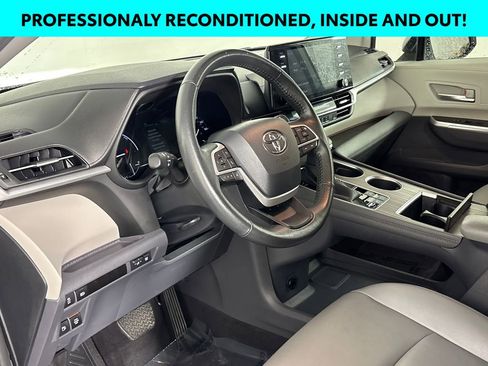 Certified 2024 Toyota Sienna XLE AWD/4WD image 7