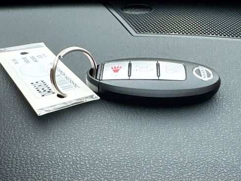 Used 2013 Nissan Rogue SL image 32