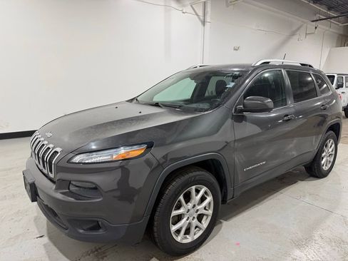 Used 2017 Jeep Cherokee Latitude w/ Cold Weather Group image 2