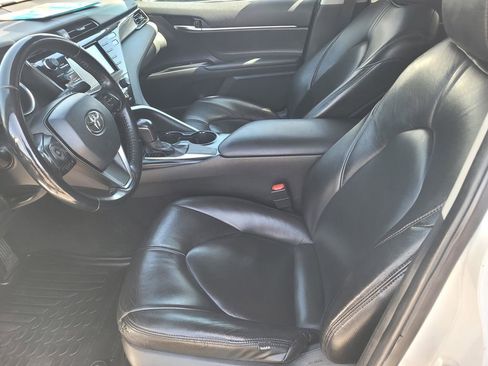 Used 2020 Toyota Camry SE FWD image 10