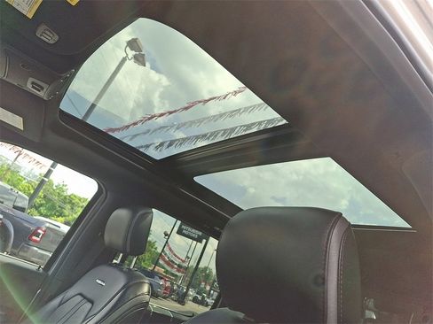 Used 2018 Ford F150 Platinum w/ Equipment Group 701A Luxury image 16