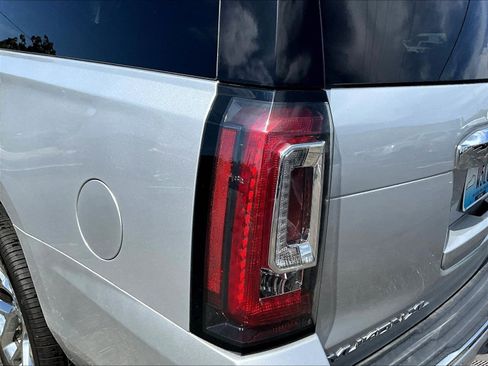 Used 2018 GMC Yukon XL Denali w/ Denali Ultimate Package AWD/4WD image 23
