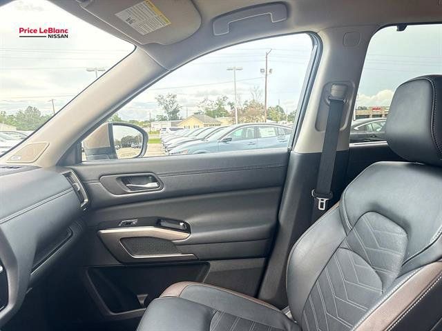 Certified 2025 Nissan Pathfinder Platinum w/ Cargo Package FWD image 14