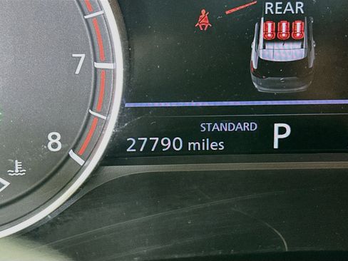 Used 2024 Nissan Rogue S FWD image 19