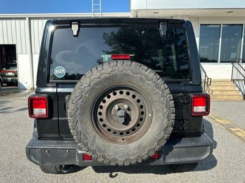 Used 2021 Jeep Wrangler Unlimited Sahara AWD/4WD image 4
