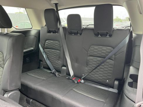 Used 2025 Nissan Pathfinder SV FWD image 31