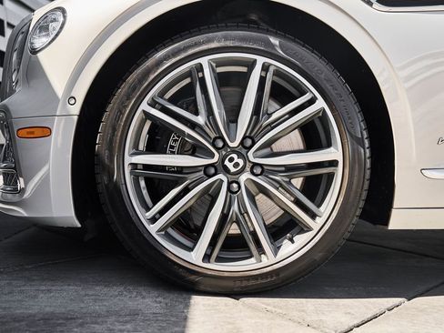 Used 2022 Bentley Flying Spur W12 AWD/4WD image 3