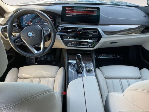 Used 2022 BMW 530i w/ Premium Package image 31
