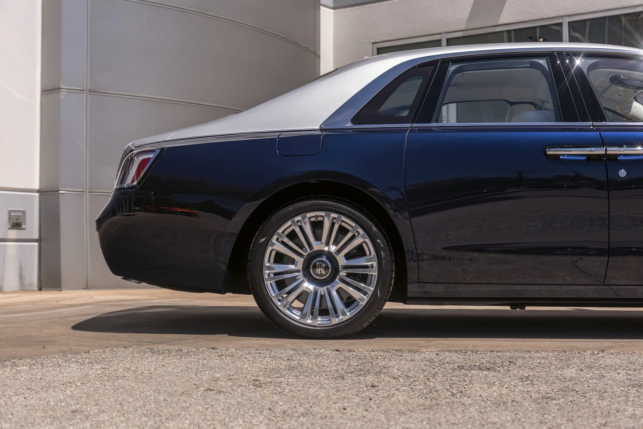 Certified 2025 Rolls-Royce Ghost AWD/4WD image 8
