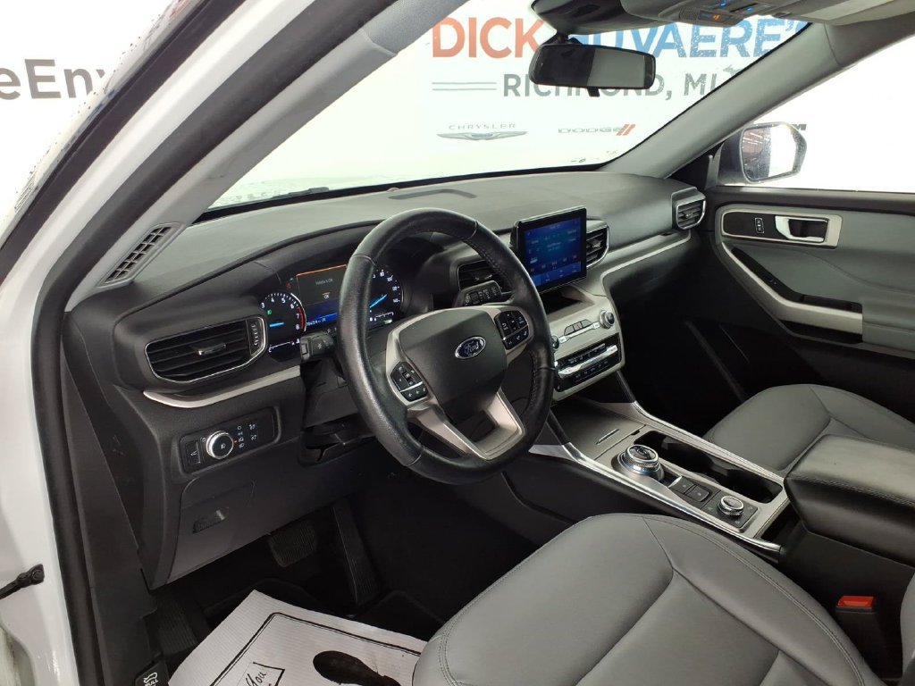 Used 2021 Ford Explorer XLT w/ Equipment Group 202A AWD/4WD image 12