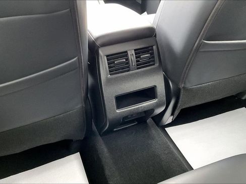 Used 2024 Mitsubishi Outlander SE image 30