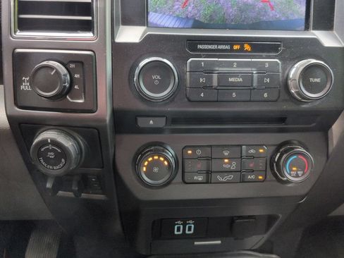 Used 2018 Ford F150 XLT w/ Equipment Group 302A Luxury AWD/4WD image 19