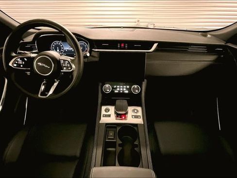 Certified 2025 Jaguar F-PACE R-Dynamic S image 18